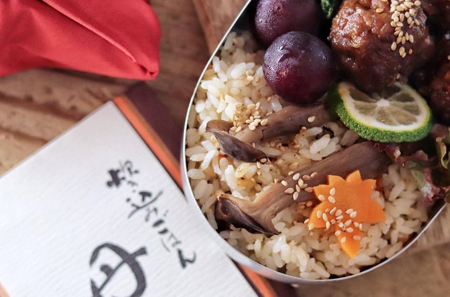 旨味とおだしが香る「しめじごはん」